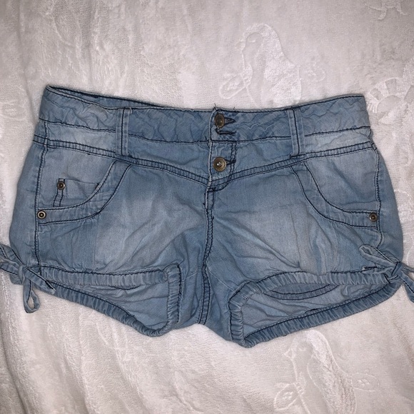 Max Rave Pants - Flowy and loose booty shorts